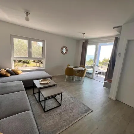Apartment Hana Lux *